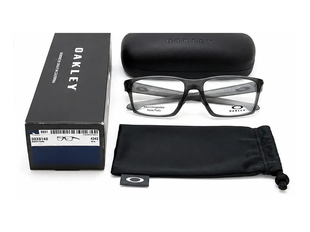 oakley_nen_trang_anh_5.webp