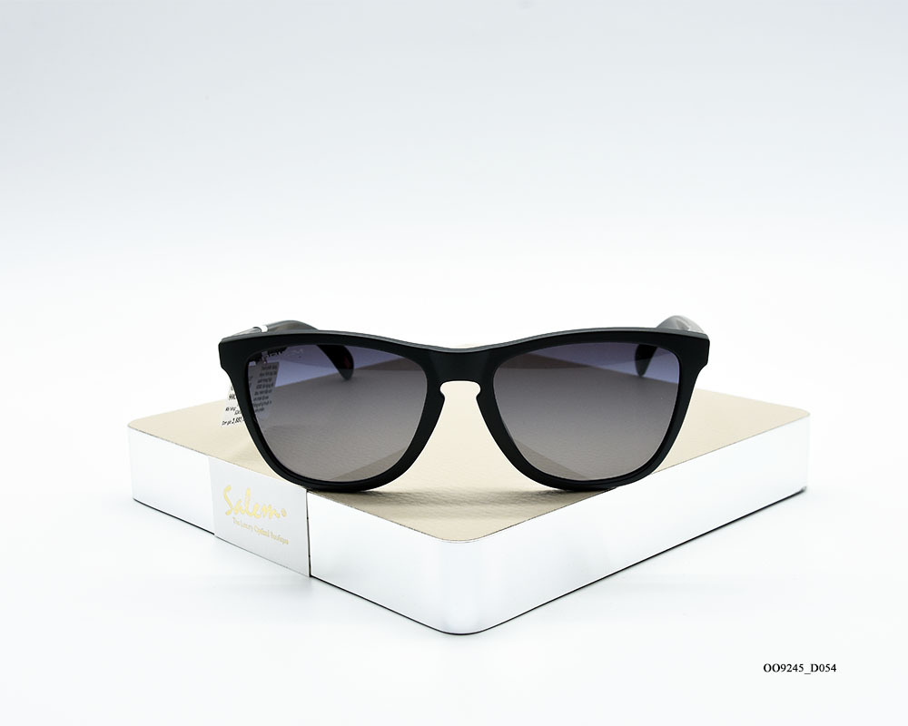 OAKLEY