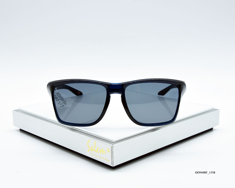OAKLEY
