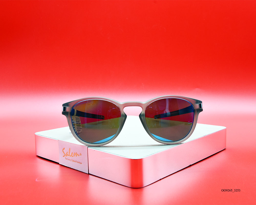 OAKLEY